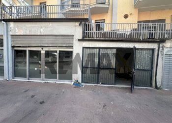 Edificio all\'aperto - Commercial Premises Via Gaetano Salvemini
snc, Benevento - photo 1