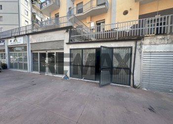 Edificio all\'aperto - Commercial Premises Via Gaetano Salvemini
snc, Benevento - photo 3