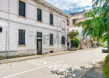 Edificio all\'aperto - Villa via Pascoli
 
16, Busto Arsizio - photo 2