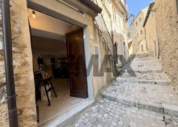 Edificio all\'aperto - One-room apartment Via Stretta
 
45, Barrea - photo 1