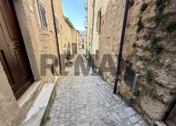 Edificio all\'aperto - One-room apartment Via Stretta
 
45, Barrea - photo 9