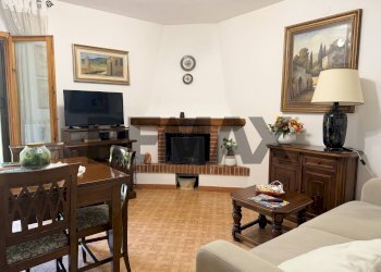 Sala da pranzo - Two-room apartment Via Borgo Nuovo
 
7, Villetta Barrea - photo 2