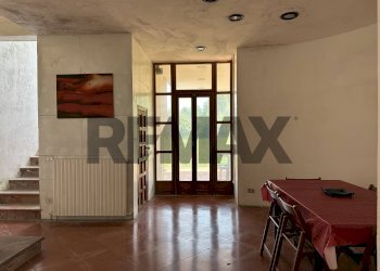 Sala da pranzo - Villa Via Santa Maria
 
30, Isernia - foto 27