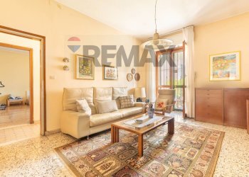 Soggiorno - Four-room apartment viale vittorio veneto
 
14, Brugherio - photo 15