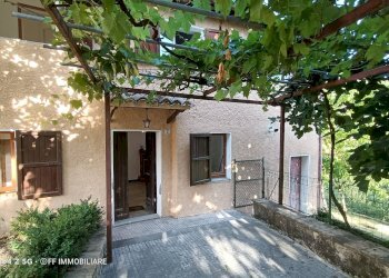 Foto 1 - Independent house Via Lupidi, Valfornace - photo 1