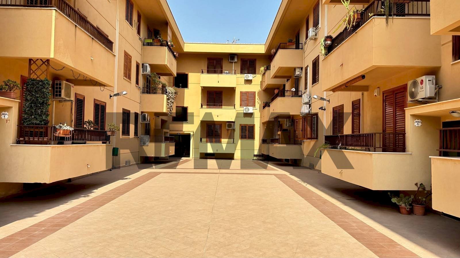 Edificio all\'aperto - Four-room apartment Via Cl 33
 
13, Palermo - photo 1