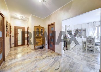 Hall / corridoio - Four-room apartment via monterosa
83, Torino - photo 1