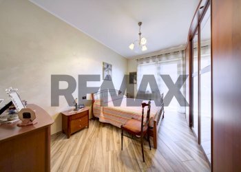 Camera / camera da letto - Four-room apartment via monterosa
83, Torino - photo 23