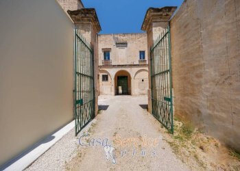 Cortile interno - Casa indipendente via Giacomo Matteotti, Alezio - foto 4