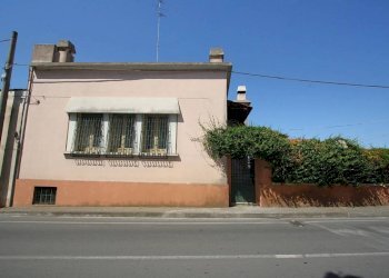 Facciata - Casa indipendente via Estramurale di Ponente, Matino - foto 40