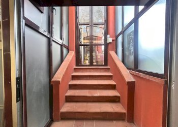 scala di accesso laterale - Villa via butterfly, Viareggio - photo 16