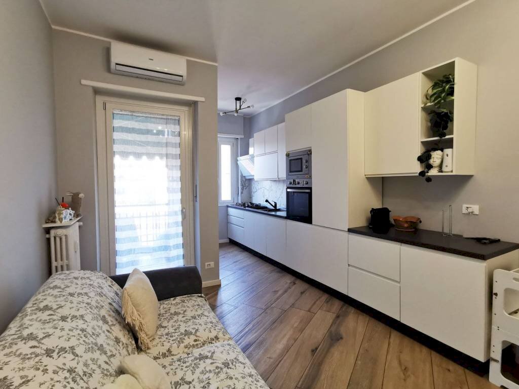 Salone - Three-room apartment via Pianfei, 9, Torino (neighborhood Borgo Vittoria) - photo 3