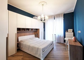Camera da letto - Three-room apartment via Pianfei, 9, Torino (neighborhood Borgo Vittoria) - photo 16