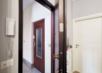 Interno palazzo - Three-room apartment via Pianfei, 9, Torino (neighborhood Borgo Vittoria) - photo 35