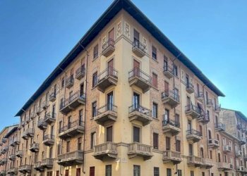 Facciata - Box via Emanuele Luserna di Rorà, 23, Torino (zona Cenisia) - foto 1