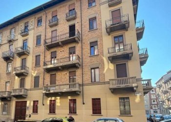 Facciata - Box via Emanuele Luserna di Rorà, 23, Torino (zona Cenisia) - foto 2