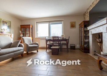 Salone - Three-room apartment via Bisceglia, Catanzaro - photo 9