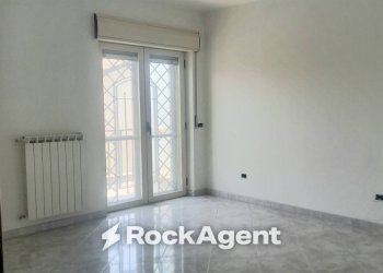 Camera da letto - Three-room apartment via Scafati, 13, Poggiomarino - photo 17