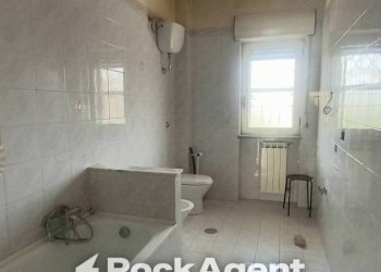 Bagno - Three-room apartment via Scafati, 13, Poggiomarino - photo 28