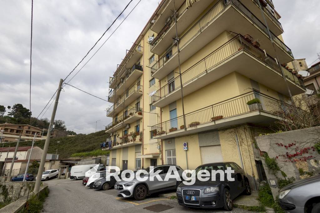 Facciata - Three-room apartment via Candela, 12, Catanzaro - photo 1
