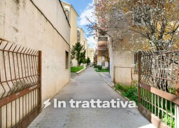Cortile interno - Bilocale via Calpurnio Fiamma, 130, Roma - foto 1