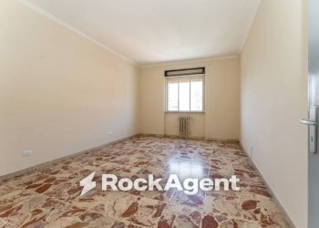 Camera da letto - Bilocale via Costanza D'Aragona, 17, Catania - foto 2