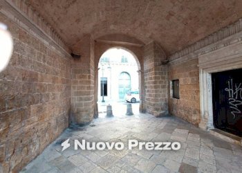 Interno palazzo - Stabile - Palazzo corso Umberto, 77, Trepuzzi - foto 2