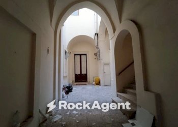 Interno palazzo - Stabile - Palazzo corso Umberto, 77, Trepuzzi - foto 7