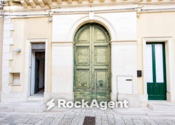 Facciata - Stabile - Palazzo corso Umberto, 77, Trepuzzi - foto 6