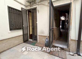 Cortile interno - Three-room apartment via Aloi, 36, Catania - photo 3