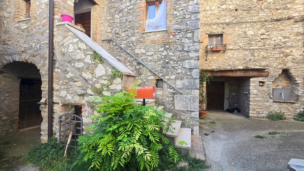 casa in pietra (3) - Portion of a house Via delle Case 27, Guardea - photo 2