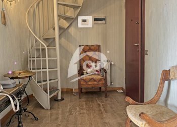 ingresso e scala interna - Attic Via Monsignor Alessandro Proserpio 9, Varese - photo 7
