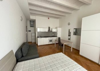 Monolocale Via Santo Stefano, 49, Bologna (zona Centro Storico) - foto 1