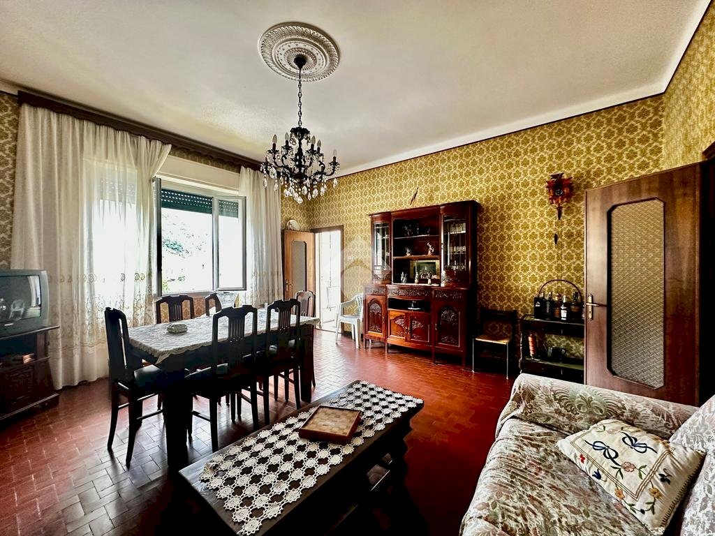 Four-room apartment Via Avvocato Giuseppe Cavassola, Finale Ligure - photo 1