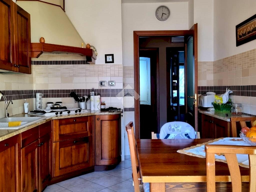 Four-room apartment Via gilles de chevreres, Aosta - photo 2