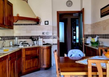 Four-room apartment Via gilles de chevreres, Aosta - photo 2