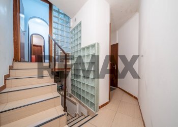 Scale - Semi-detached house Via Dei Verdoni
43, Roma - photo 57