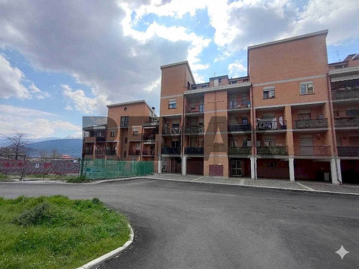 Edificio all\'aperto - Three-room apartment VIA LUSSEMBURGO
 
35, L'Aquila - photo 1
