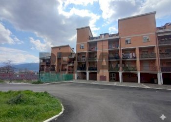 Edificio all\'aperto - Three-room apartment VIA LUSSEMBURGO
 
35, L'Aquila - photo 1