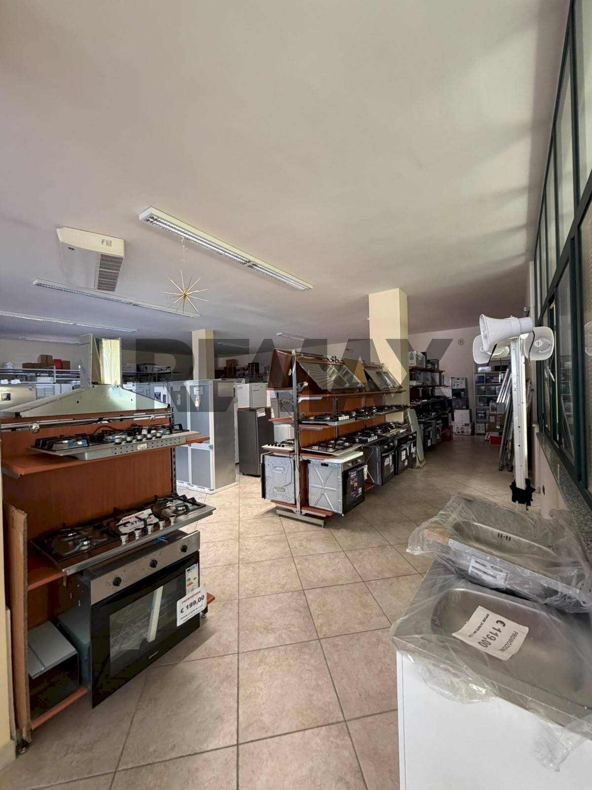 Parcheggio - Commercial Premises Via IV Novembre
snc, Carinola - photo 3
