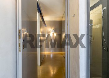 Hall / corridoio - Three-room apartment Via Pace
 
14, Meda - photo 28