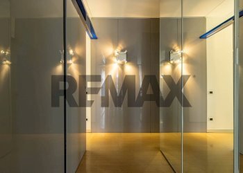 Hall / corridoio - Three-room apartment Via Pace
 
14, Meda - photo 29