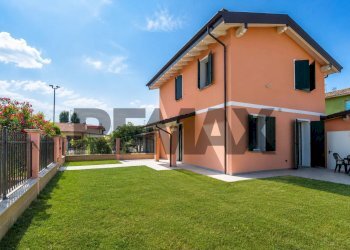 Casa all\'aperto - Villa via figlie della carità di san vincenzo de paoli
 
5, Piadena Drizzona - foto 2