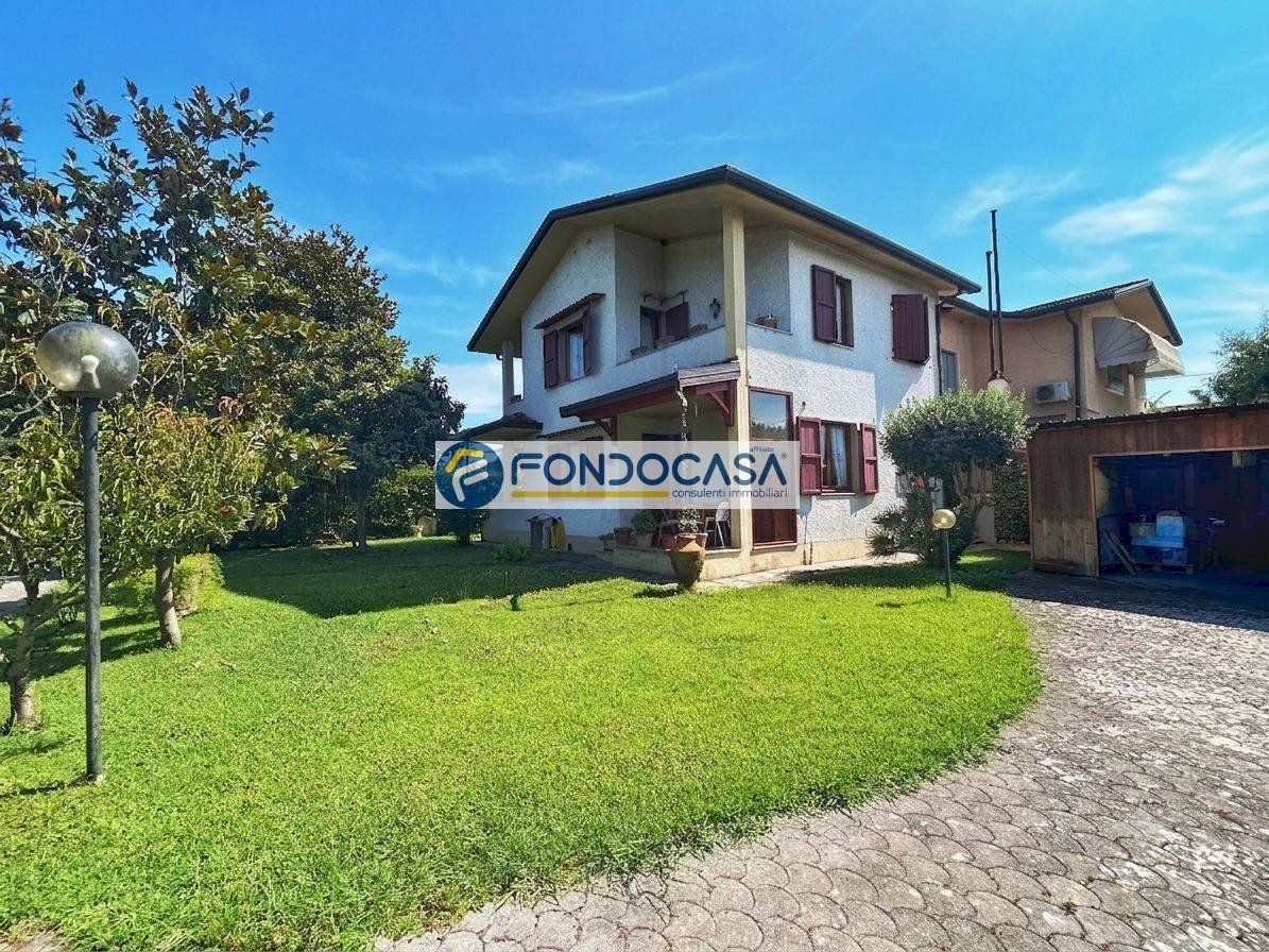 esterno - Casa semi indipendente Via Antonio Gramsci
 
8, Forte dei Marmi - foto 1