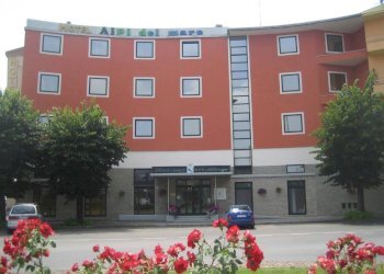 Facciata - Hotel piazza Mellano, 7, Mondovì - foto 2