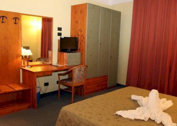 Camera da letto - Hotel piazza Mellano, 7, Mondovì - foto 13