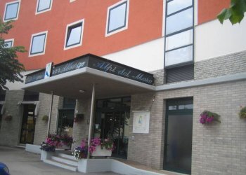 Facciata - Hotel piazza Mellano, 7, Mondovì - foto 16