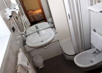 Bagno - Hotel piazza Mellano, 7, Mondovì - photo 18