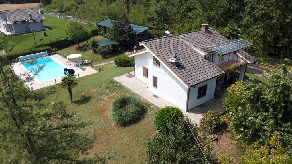 Piscina - Villa Frazione San Bernardo, 58B, Monteu Roero - foto 1