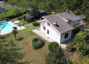 Piscina - Villa Frazione San Bernardo, 58B, Monteu Roero - foto 1